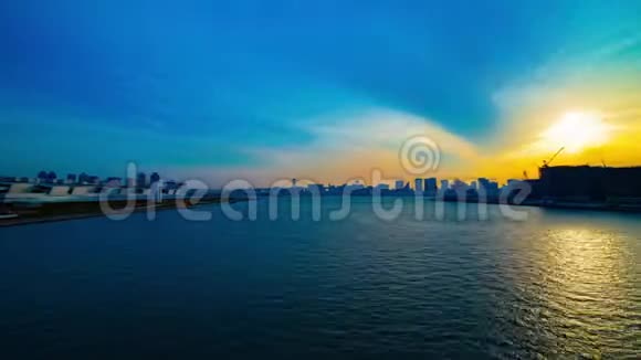 东京阿里亚克湾附近日落时间的推移视频的预览图