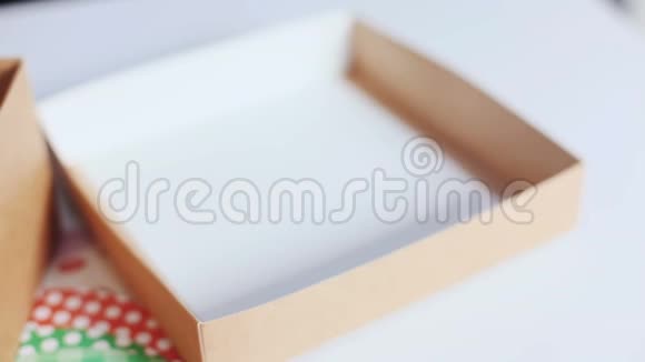 有圣诞果酱的纸箱视频的预览图