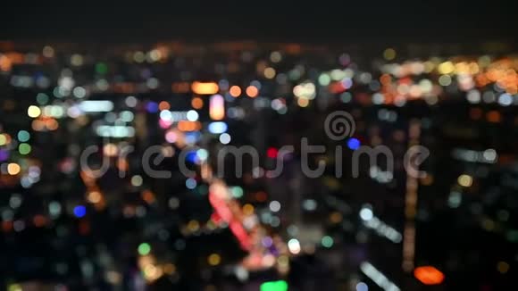 4K摘要曼谷的空中城市夜光离焦背景视频的预览图