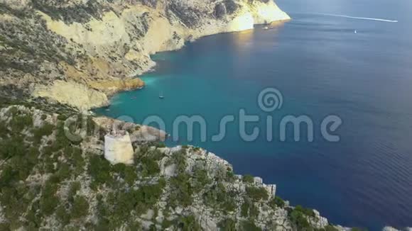 日落时鸟瞰伊比萨岛西角景色地中海Balearic群岛视频的预览图