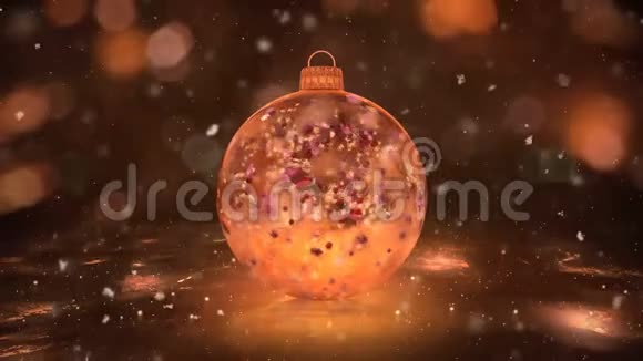 圣诞金冰玻璃包装饰雪彩花瓣背景环视频的预览图
