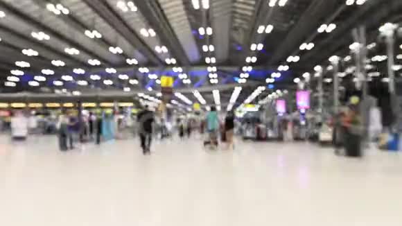 4曼谷Suvarnabhumi机场候机楼的K超时散焦步行至登机柜台视频的预览图