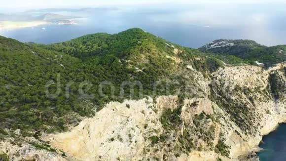 日落时鸟瞰伊比萨岛西角景色地中海Balearic群岛视频的预览图