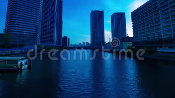 东京阿里亚克商业城海湾附近日落时间的推移视频的预览图