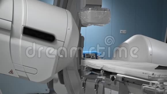 用于手术室人体诊断的现代医疗机器人机器人医学视频的预览图