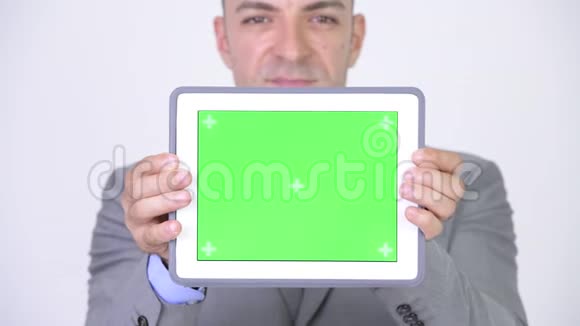 商务人员用绿色屏幕平板制作演示文稿视频的预览图