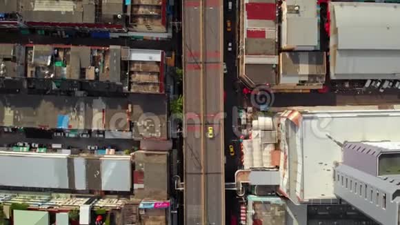 泰国曼谷航空4k无人驾驶飞机提供垂直城市景观和道路运输和社区BangKapi视频的预览图