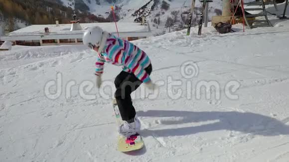 滑雪板开始滑视频的预览图