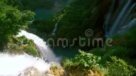 克罗地亚的高山瀑布视频的预览图