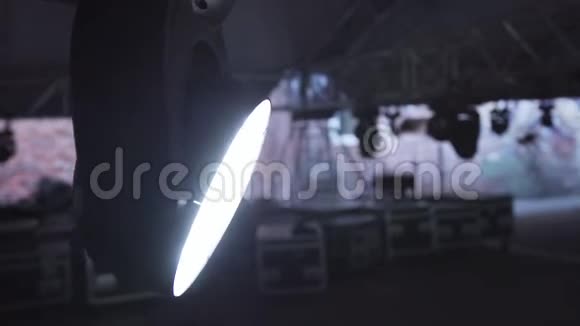 铝制舞台结构配有设备安装在聚光灯上视频的预览图