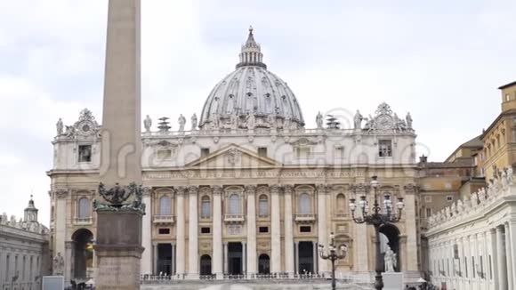 圣彼得广场梵蒂冈的Basilica和Obelisk旅游和建筑概念埃菲尔美丽的圣圣视频的预览图