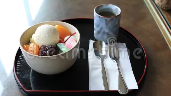 东京白天餐厅的日本糖果和绿茶视频的预览图