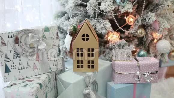 圣诞礼物和圣诞树附近的纸板房子新年视频的预览图