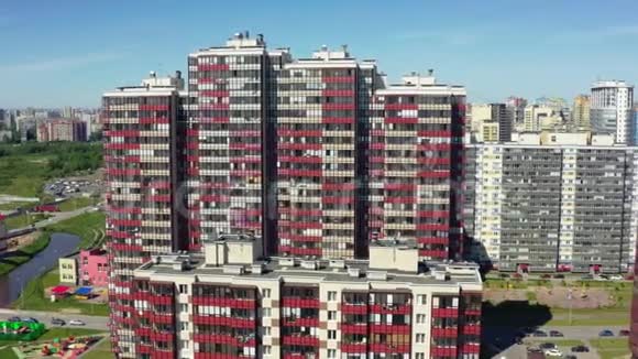 顶天立地的新区漂亮的公寓楼视频的预览图