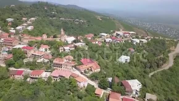 从空中快速俯瞰格鲁吉亚锡格纳吉镇中心卡赫蒂地区签名视频的预览图
