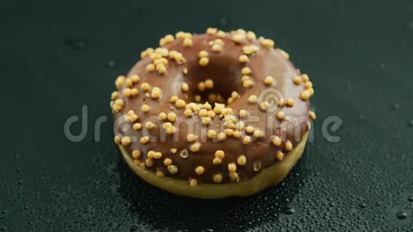 闪耀的巧克力甜甜圈视频的预览图