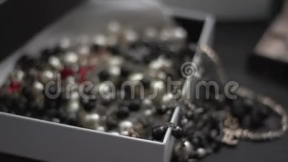 盒子里的珠子视频的预览图