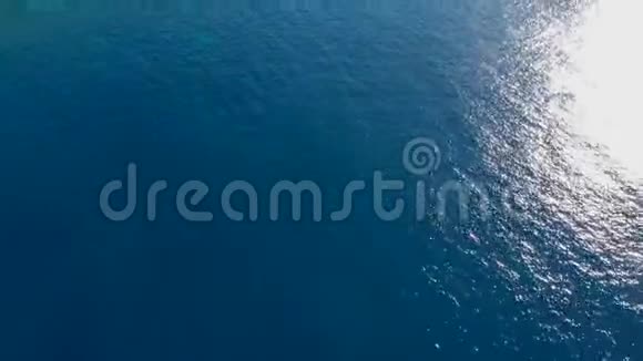 鸟瞰Tagomago岛地中海的伊比沙岛和巴利阿里群岛视频的预览图