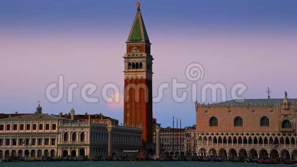 风景秀丽的威尼斯大运河坎帕尼勒钟楼视频的预览图