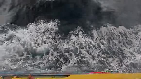 渡轮在海上行驶视频的预览图