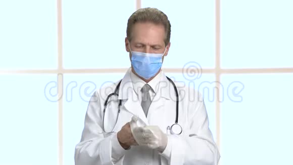 光明医院重症强中老年医生视频的预览图