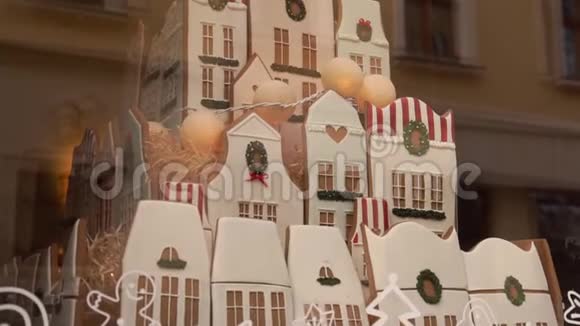 姜饼家庭饼干姜饼饼干商店橱窗出售传统手工姜饼和饼干视频的预览图
