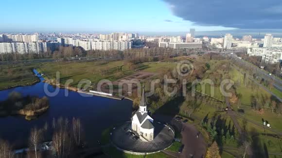 圣乔治教堂和普尔科夫斯基公园空中录像俄罗斯圣彼得堡视频的预览图