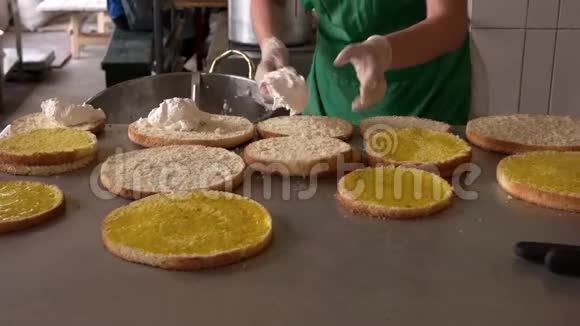 面包店的一套新鲜圆派视频的预览图