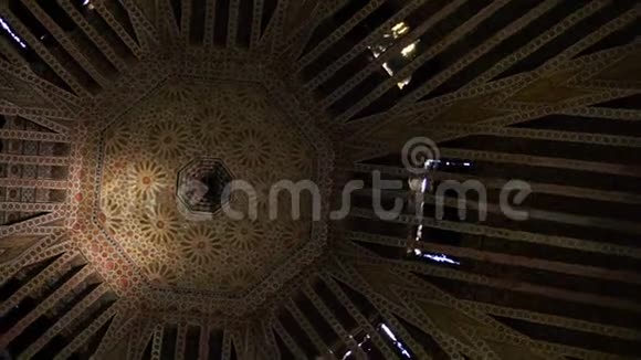 古马格里布天花板的底部视图摩洛哥建筑传统阿拉伯设计RichRiyadDarSiSaid马赛克视频的预览图