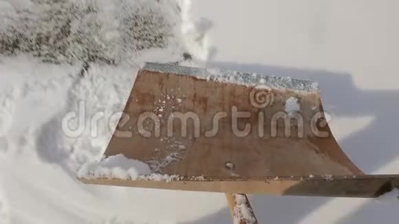 从车道上铲雪视频的预览图