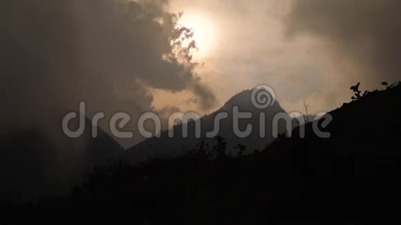 剪影山顶太阳视频的预览图