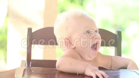 婴儿啼哭椅视频的预览图
