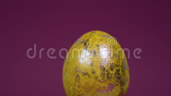 金色复活节彩蛋旋转视频的预览图