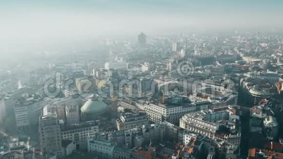 米兰中部的空中景色包括著名的米兰大教堂意大利伦巴第视频的预览图