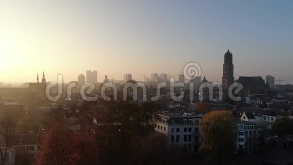 乌得勒支市中心和多姆教堂的鸟瞰图视频的预览图