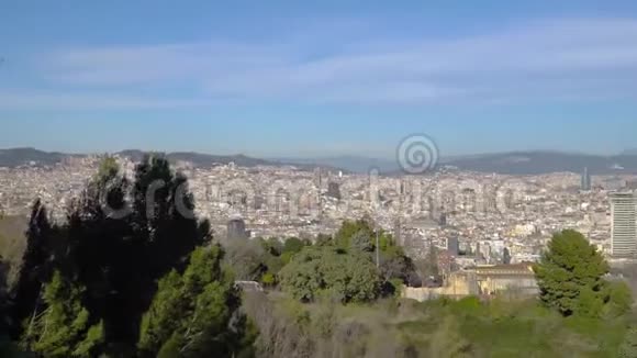 巴塞罗那的全景从蒙朱伊奇山巴塞罗那的天际线佐姆萨格拉达家庭视频的预览图