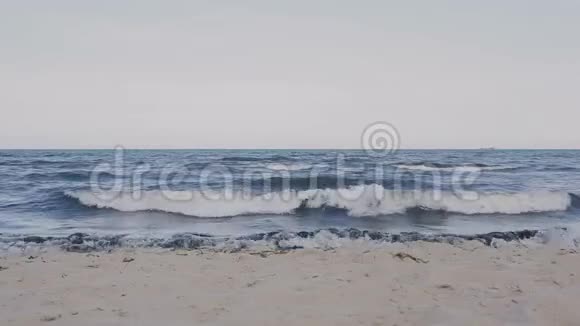 波罗的海沿岸的小波浪视频的预览图