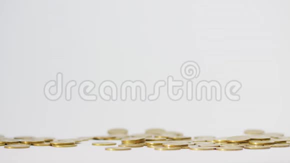 金色硬币的上升柱视频的预览图