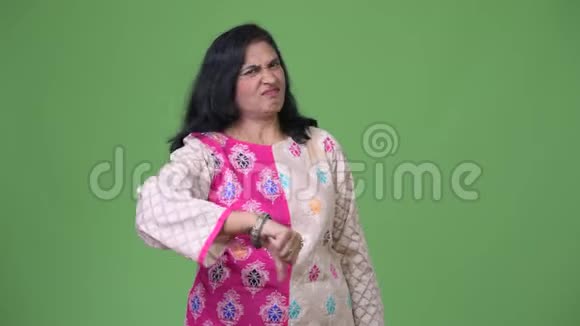成熟美丽的印度女人竖起大拇指视频的预览图