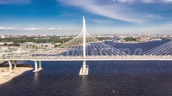 斜拉桥跨越西高速直径的彼得罗夫斯基球道圣彼得堡俄罗斯视频的预览图