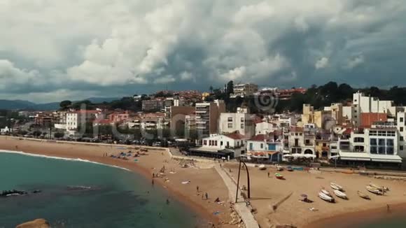 小度假区阳光海滩海岸线全景视频的预览图