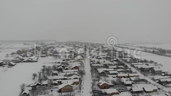 乌克兰村庄的空中景色冬天的时候一路顺风视频的预览图