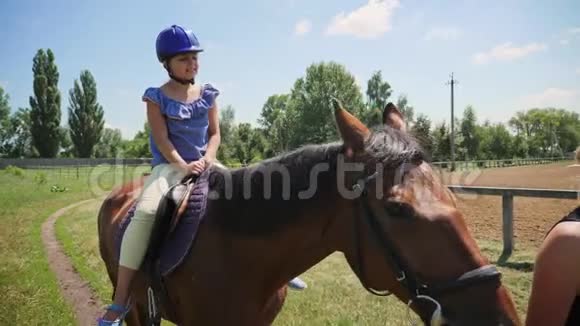 小儿骑马疗法康复治疗视频的预览图