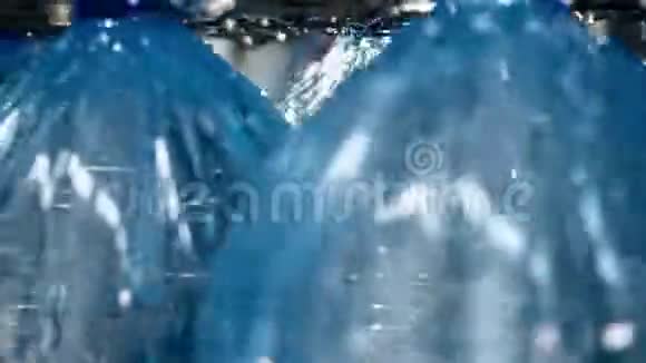 化工流体生产线塑料瓶自动灌装机视频的预览图
