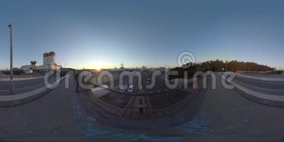 日落时360VR莫斯科从立交桥上观看俄罗斯视频的预览图