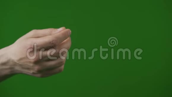 在绿色屏幕背景上用抓拍手男性的手视频的预览图