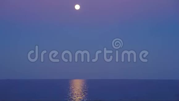 海天明月山水运动的夜景意境与启示视频的预览图