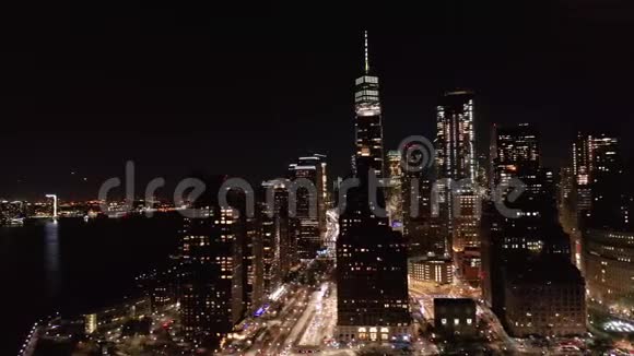 在曼哈顿下城的天际线上缓慢旋转视频的预览图