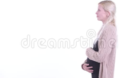 幸福的年轻金发孕妇形象视频的预览图