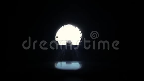 隧道尽头的灯光视频的预览图